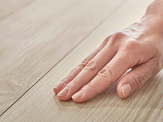 天然木のような質感と表情