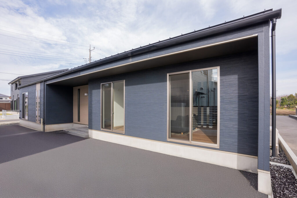 隠す工夫のある平屋住宅