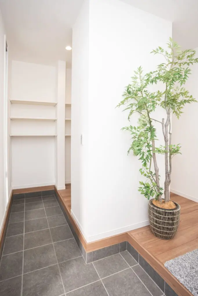 隠す工夫のある平屋住宅